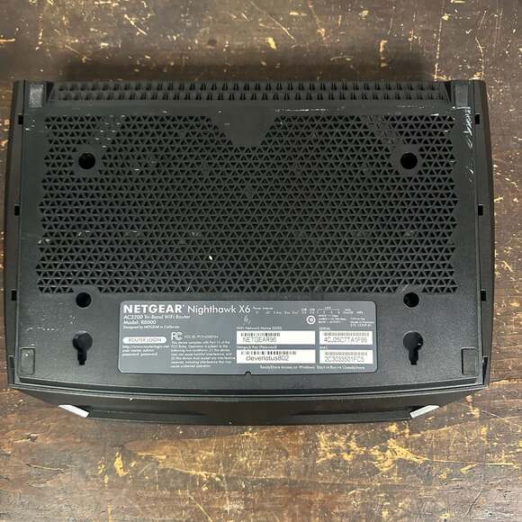 NETGEAR Nighthawk X6 R8000 AC3200 Tri-Band Smart WiFi Router - Picture 4 of 5